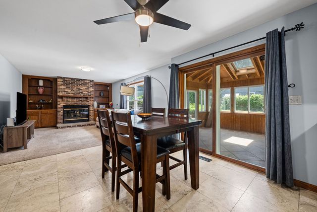 281 Tyler Court, Libertyville, IL 60048