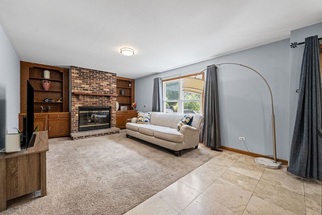 281 Tyler Court, Libertyville, IL 60048