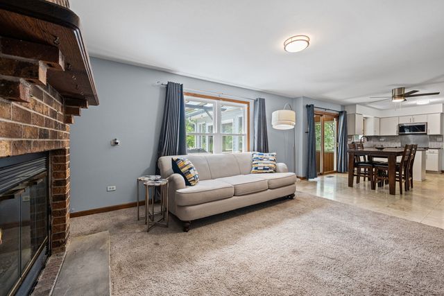 281 Tyler Court, Libertyville, IL 60048