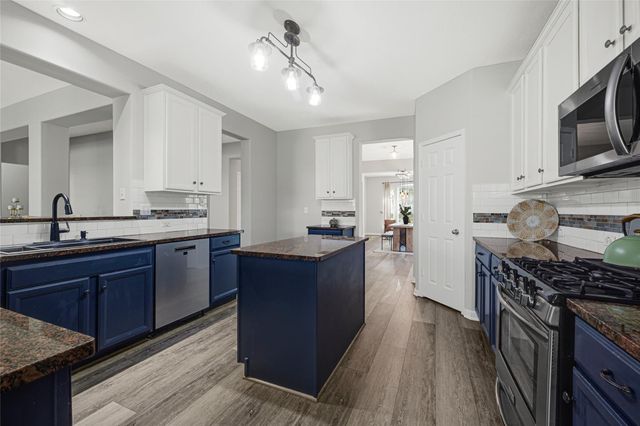 17726 Creek Bluff Lane, Cypress, TX 77433