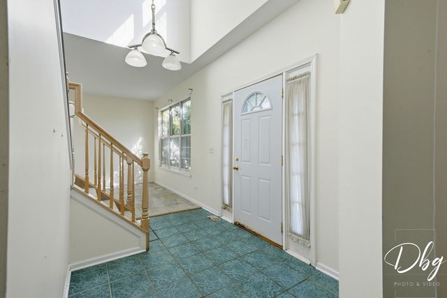 941 W CAMBRIDGE Court, Grayslake, IL 60030