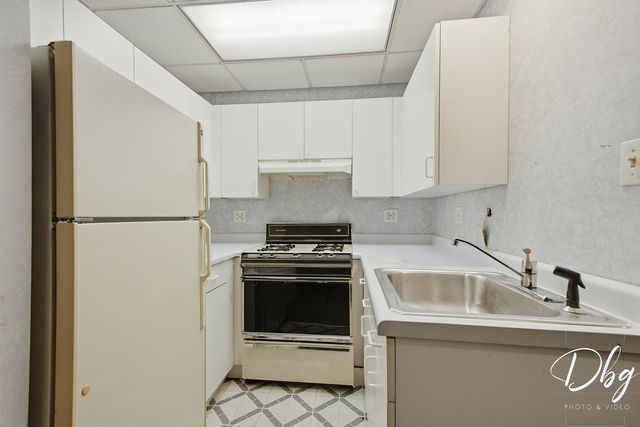 941 W CAMBRIDGE Court, Grayslake, IL 60030