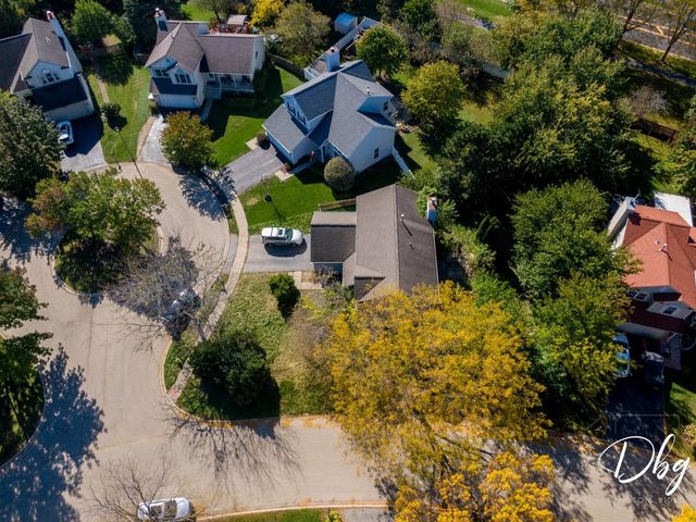 941 W CAMBRIDGE Court, Grayslake, IL 60030