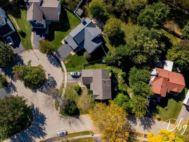941 W CAMBRIDGE Court, Grayslake, IL 60030