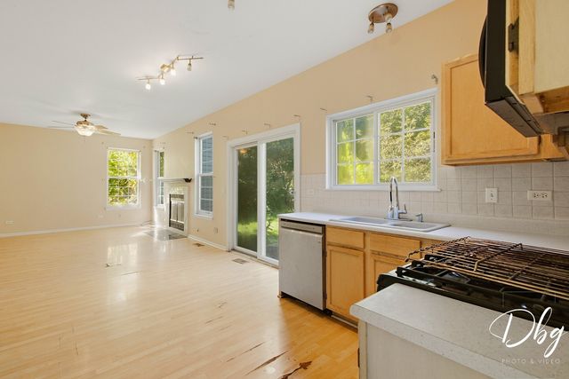941 W CAMBRIDGE Court, Grayslake, IL 60030
