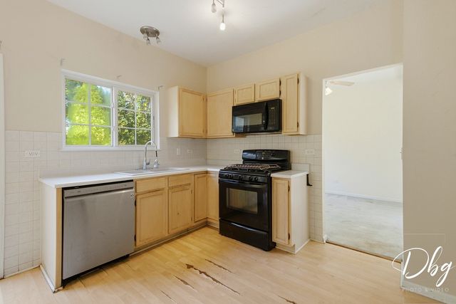 941 W CAMBRIDGE Court, Grayslake, IL 60030