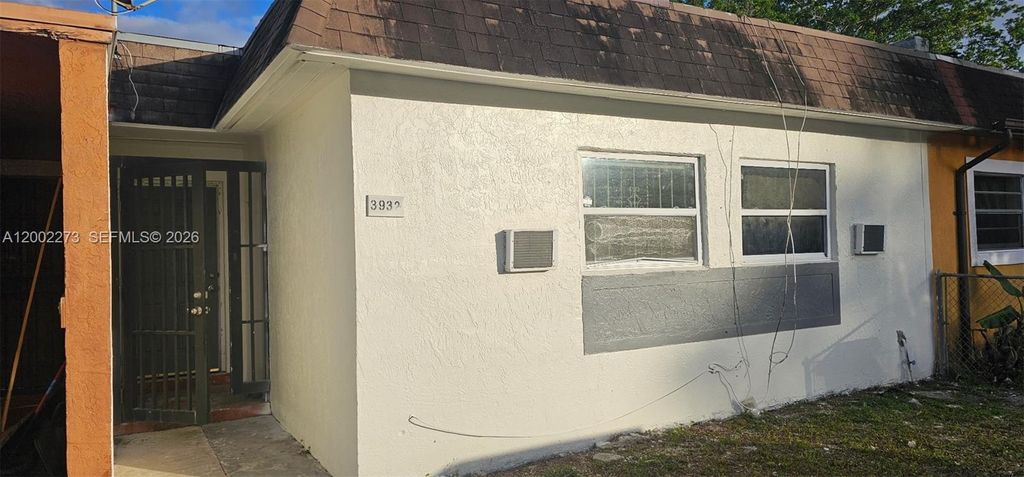 3932 NW 207th St Road, Miami Gardens, FL 33055