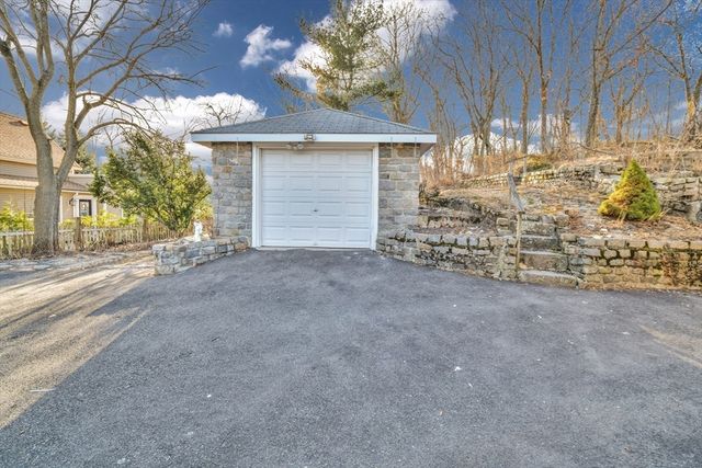 156 West St, Quincy, MA 02169