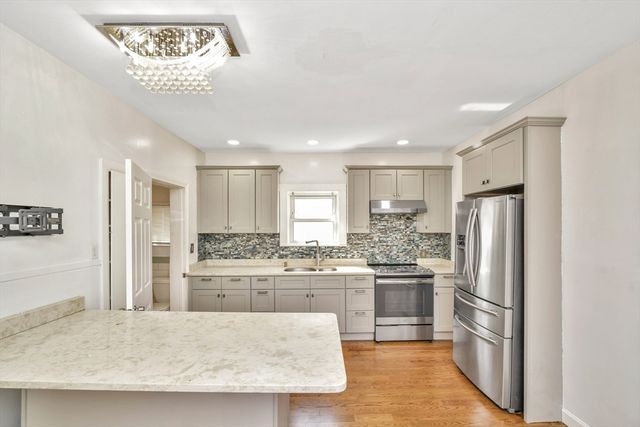 156 West St, Quincy, MA 02169