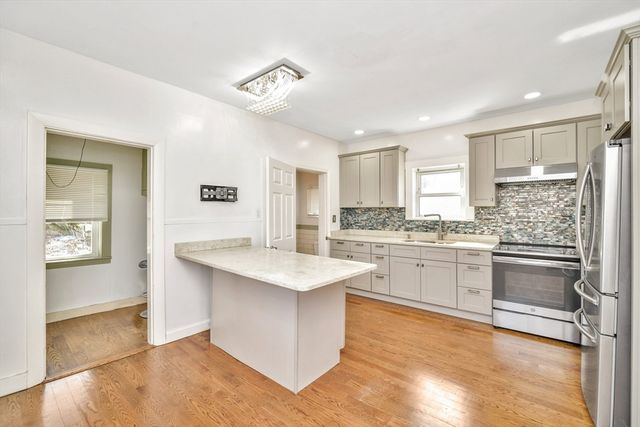 156 West St, Quincy, MA 02169