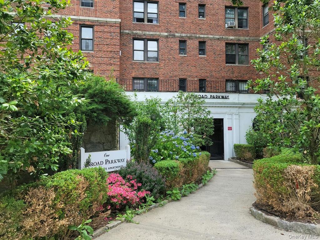 1 Broad Parkway 2P, White Plains, NY 10601