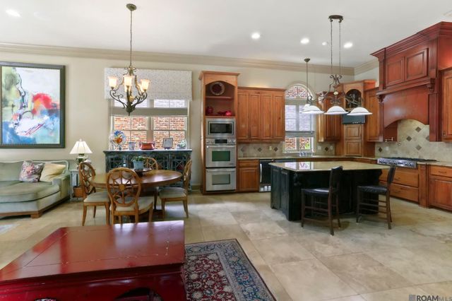 18556 Fairway Oaks Ct, Baton Rouge, LA 70809