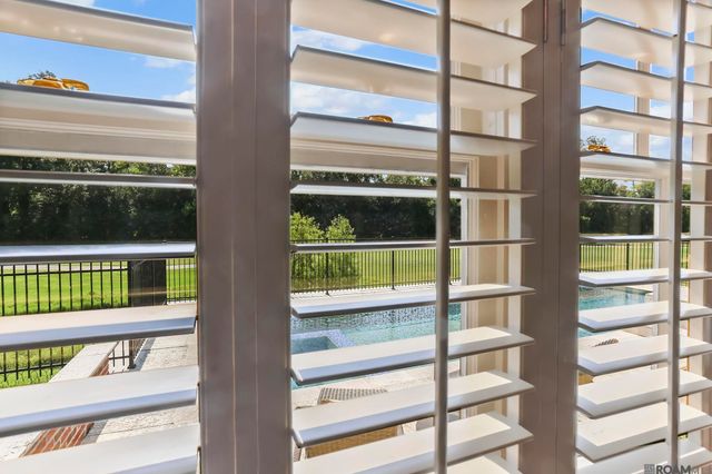 18556 Fairway Oaks Ct, Baton Rouge, LA 70809