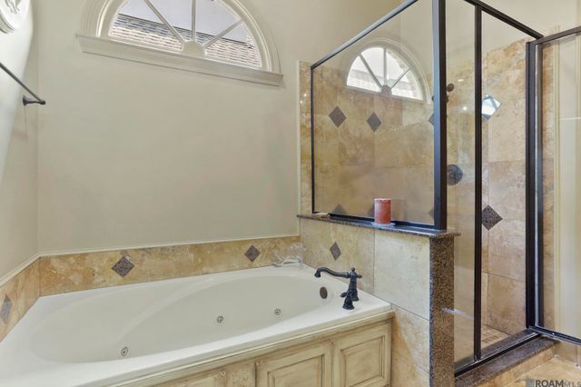 18556 Fairway Oaks Ct, Baton Rouge, LA 70809