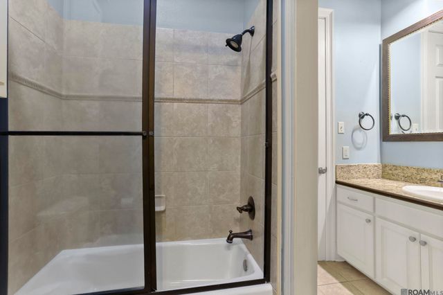 18556 Fairway Oaks Ct, Baton Rouge, LA 70809