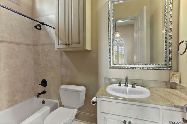 18556 Fairway Oaks Ct, Baton Rouge, LA 70809