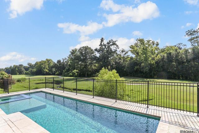 18556 Fairway Oaks Ct, Baton Rouge, LA 70809