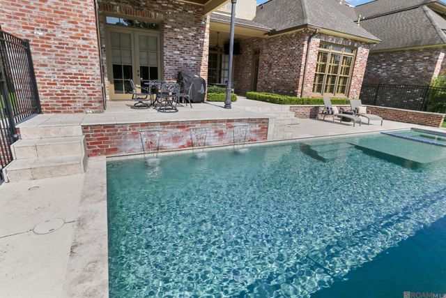 18556 Fairway Oaks Ct, Baton Rouge, LA 70809