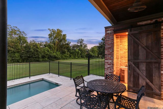 18556 Fairway Oaks Ct, Baton Rouge, LA 70809