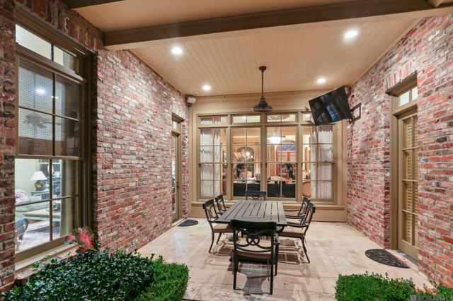 18556 Fairway Oaks Ct, Baton Rouge, LA 70809