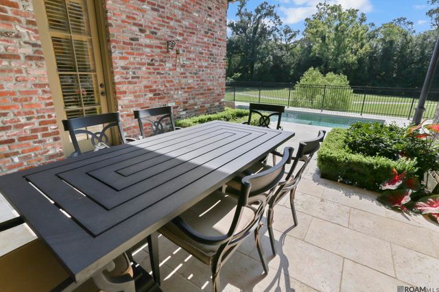 18556 Fairway Oaks Ct, Baton Rouge, LA 70809