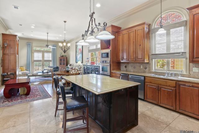 18556 Fairway Oaks Ct, Baton Rouge, LA 70809