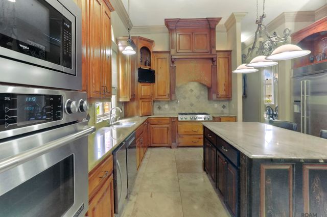 18556 Fairway Oaks Ct, Baton Rouge, LA 70809