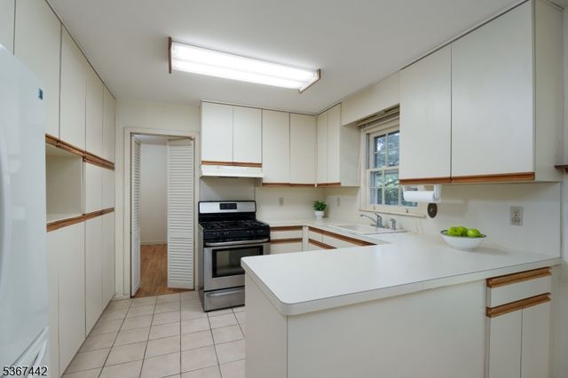 12 Brookside Dr, Montgomery Twp., NJ 08558