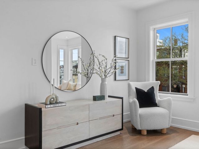 555 E Broadway, Boston, MA 02127