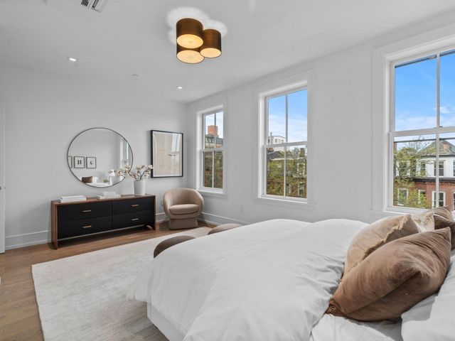 555 E Broadway, Boston, MA 02127