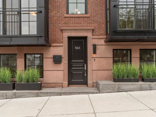 555 E Broadway, Boston, MA 02127