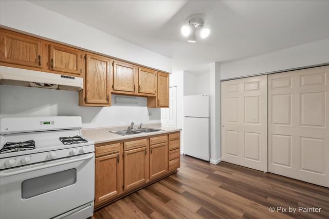 821 Bode Road 8, Elgin, IL 60120