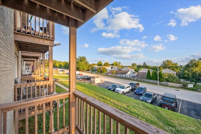 821 Bode Road 8, Elgin, IL 60120