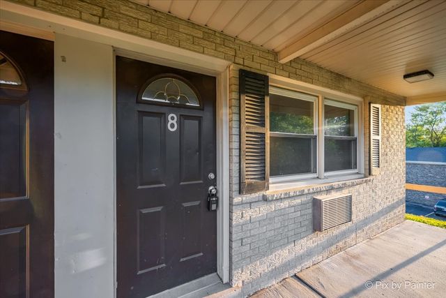 821 Bode Road 8, Elgin, IL 60120