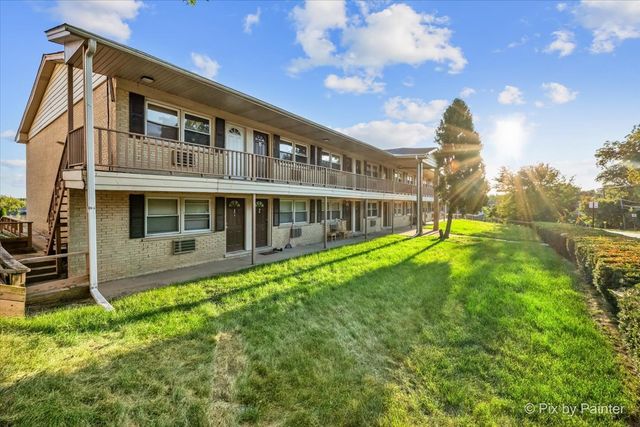 821 Bode Road 8, Elgin, IL 60120
