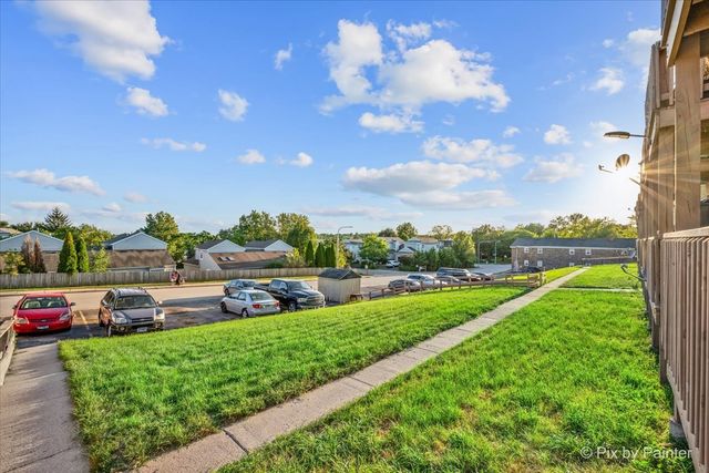 821 Bode Road 8, Elgin, IL 60120