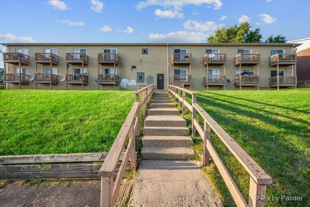 821 Bode Road 8, Elgin, IL 60120