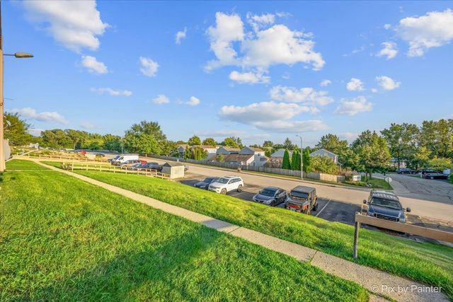 821 Bode Road 8, Elgin, IL 60120