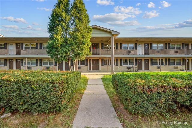 821 Bode Road 8, Elgin, IL 60120