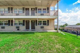 821 Bode Road 8, Elgin, IL 60120