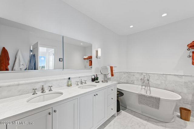 1431 RIVERPLACE Boulevard 1410, Jacksonville, FL 32207