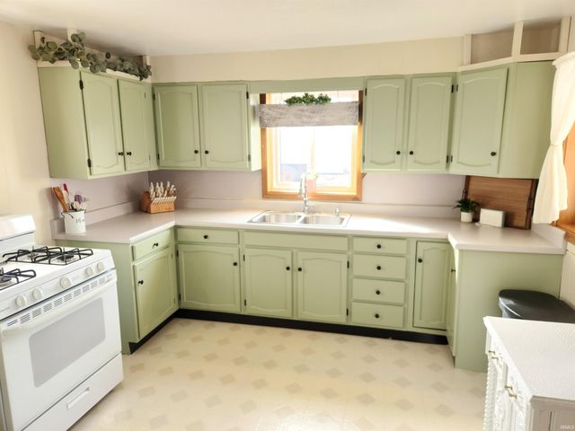 7335 W 850 N, Etna Green, IN 46524