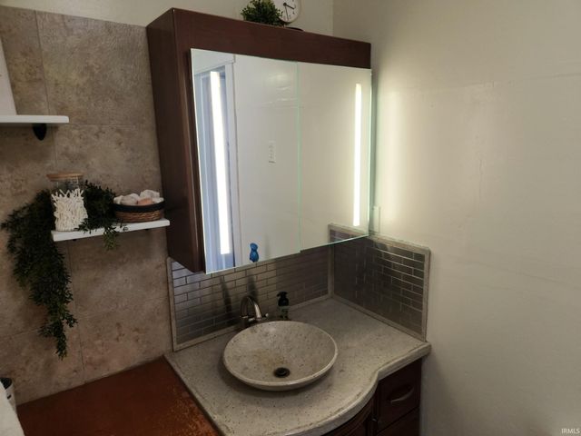 7335 W 850 N, Etna Green, IN 46524