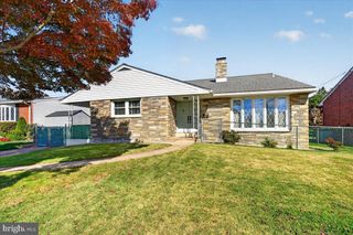 2113 LOTT AVE, Philadelphia, PA 19115