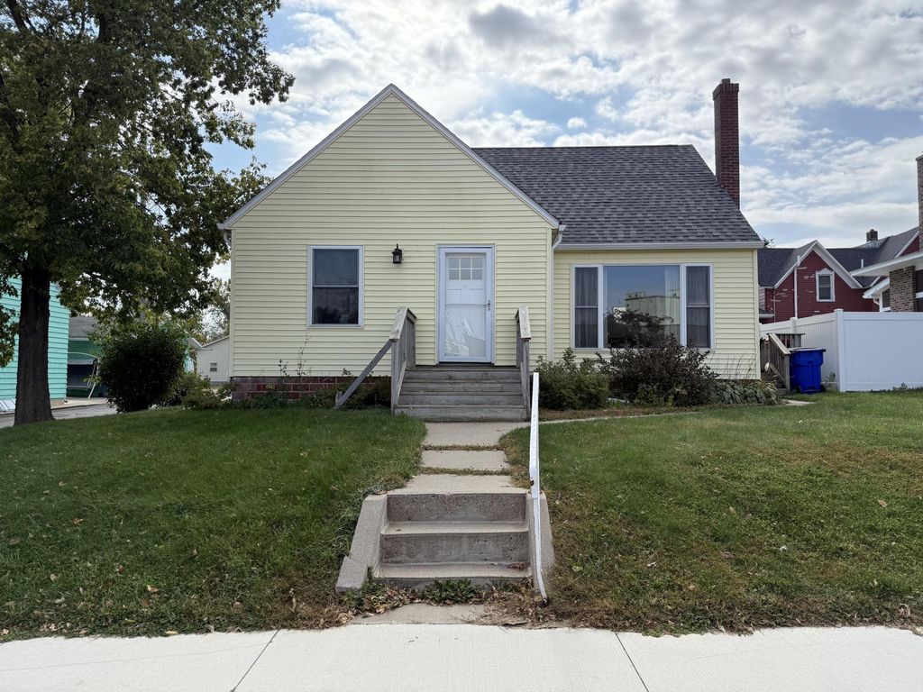 755 Chestnut Street, Dawson, MN 56232