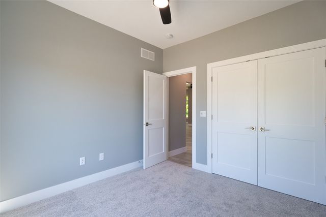 3055 Ridgeview Circle, Coralville, IA 52241