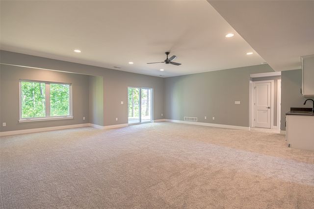 3055 Ridgeview Circle, Coralville, IA 52241