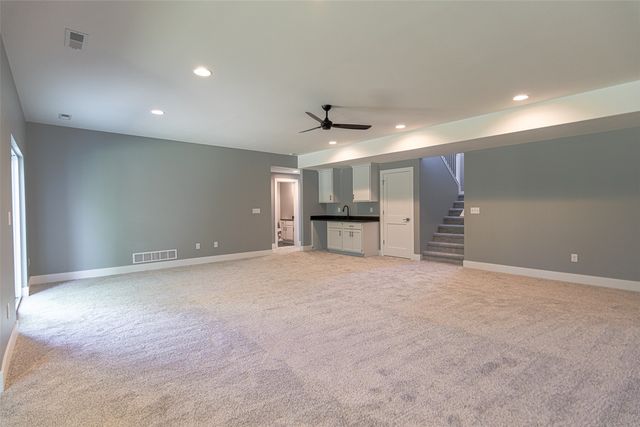 3055 Ridgeview Circle, Coralville, IA 52241