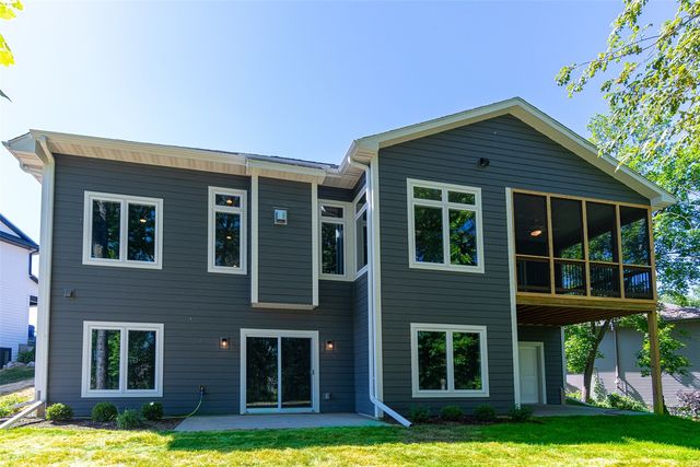 3055 Ridgeview Circle, Coralville, IA 52241