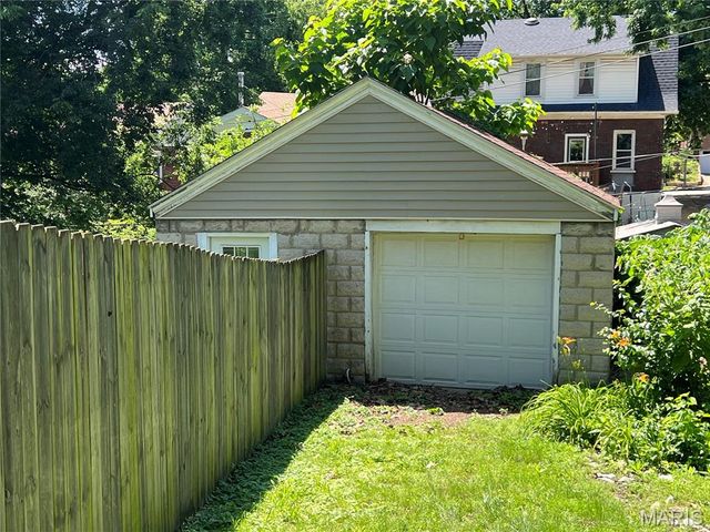 2107 Alameda Avenue, Maplewood, MO 63143